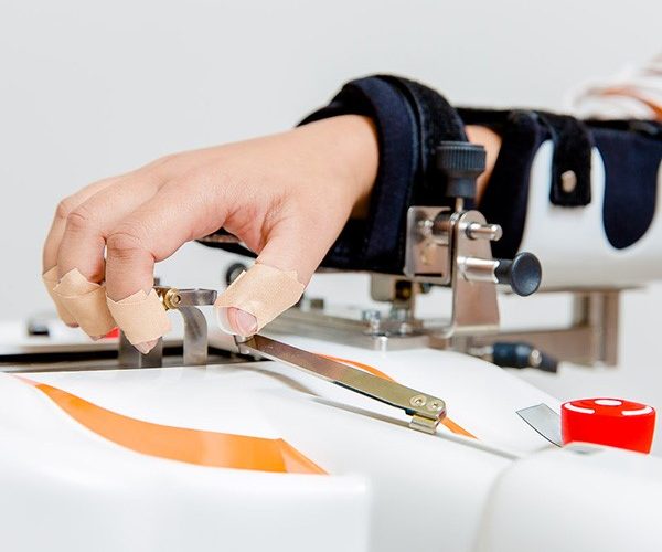 فیزیوتراپی دست در چه مواقعی تجویز می‌شود؟