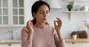 ۷ تمرین سریع و ساده برای کاهش درد گردن