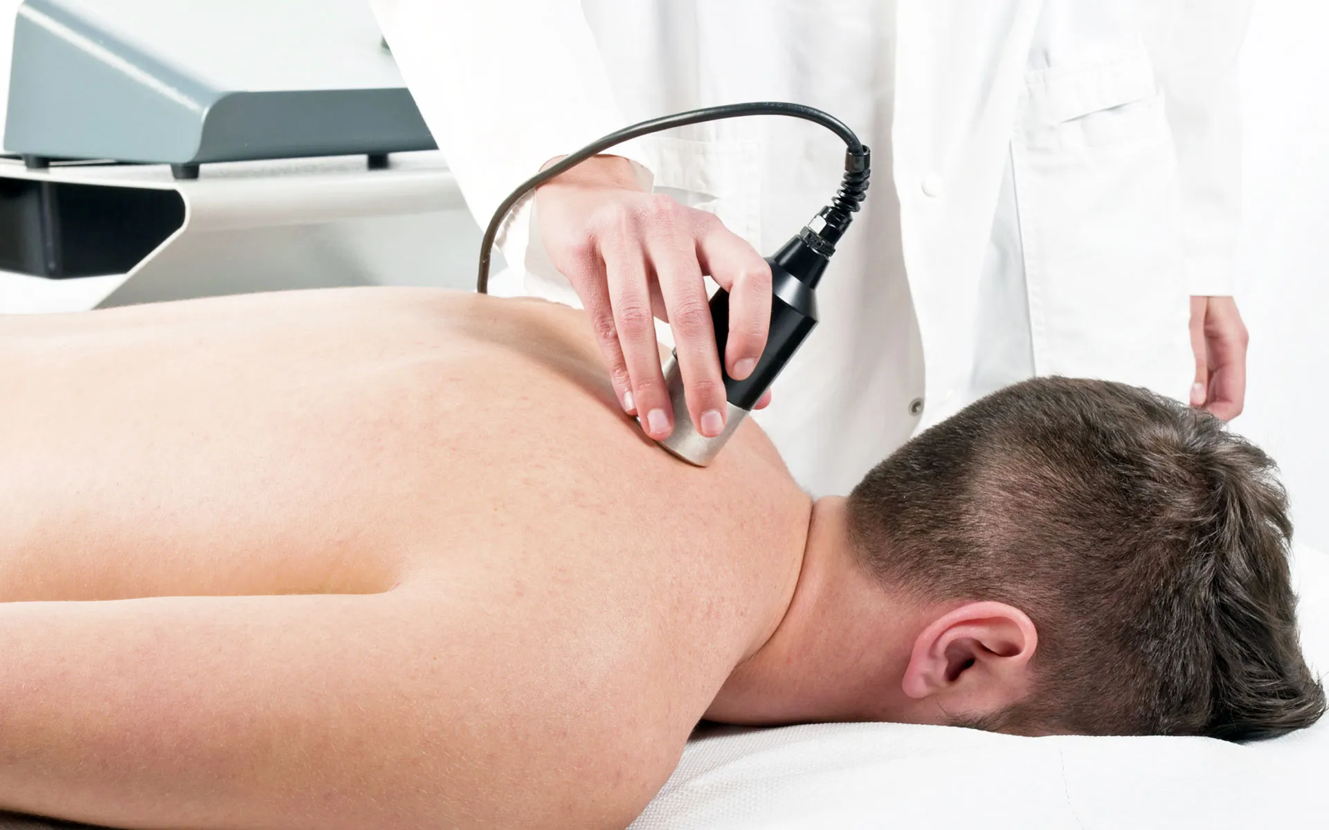 لیزر پرتوان؛ درمان سریع درد و التهاب در کلینیک فیزیوتراپی سحر ولیاللهی