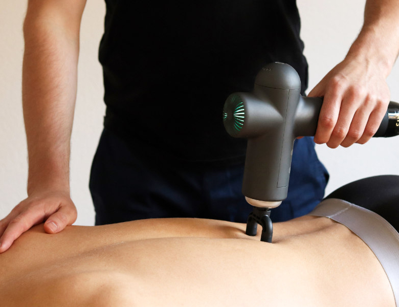 فیزیوتراپی کمر با دستگاه چگونه انجام میشود؟