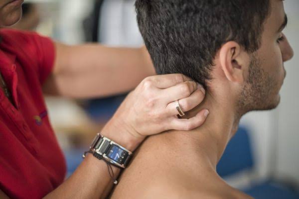 فیزیوتراپی در درمان سردرد؛ آیا مؤثر است؟