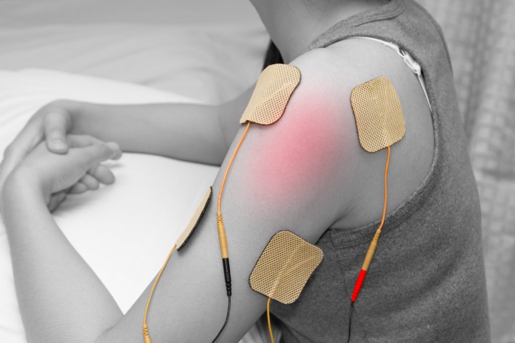 عوارض فیزیوتراپی با برق چیست و چگونه از آن پیشگیری کنیم؟