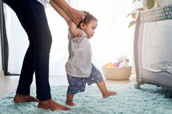 تاخیر حرکتی در کودکان؛ نقش فیزیوتراپی در بهبود آن در رشت