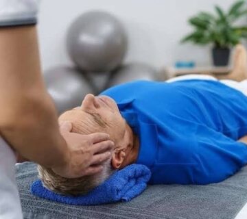 سردردی که از گردن شروع می‌شود؛ آیا فیزیوتراپی در رشت می‌تواند کمک کند؟