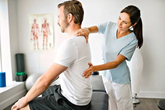 فیزیوتراپی مشکلات حرکتی در رشت؛ چه زمانی مراجعه کنیم؟