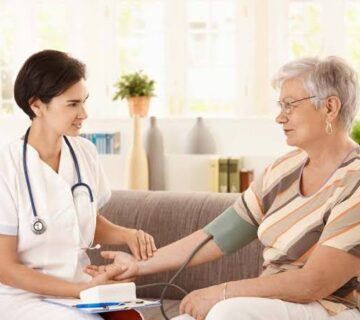 فیزیوتراپی در منزل یا کلینیک در رشت؛ کدام گزینه برای شما مناسب‌تر است؟